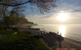 Omstead'S On Erie B&B