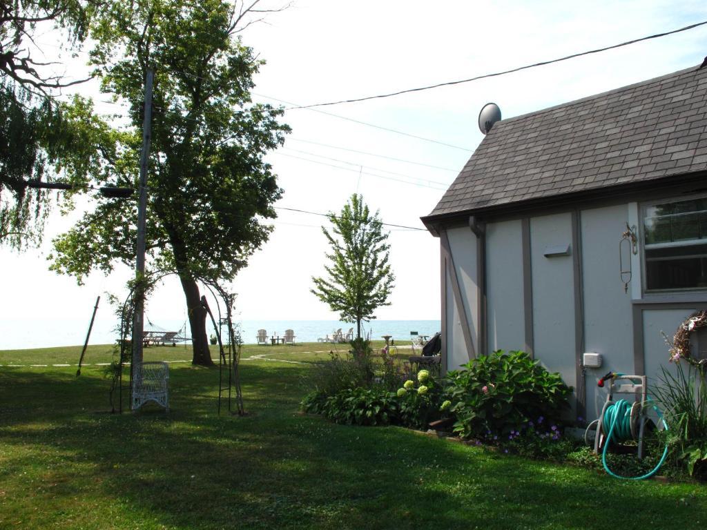 Omstead'S On Erie B&B Wheatley Exterior photo